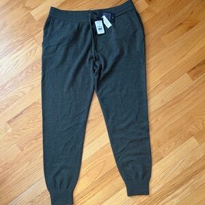 100% Cashmere NAADAM Olive Jogger Pants